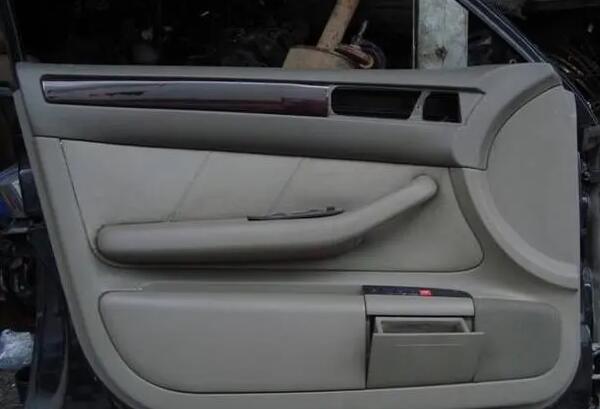 汽車門內襯拉伸成型需要什么設備？